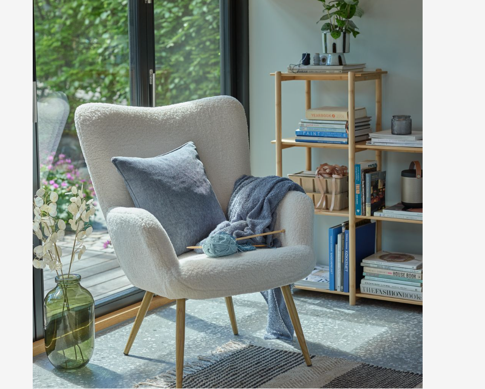 Fåtölj HUNDESTED – Offwhite Teddy/Ekfärgad – Mjuk och Stilren Komfort