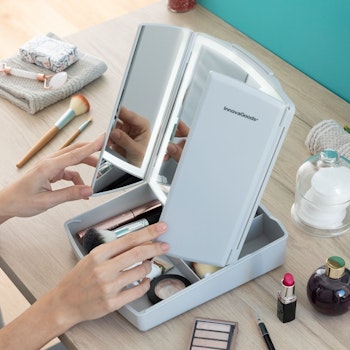 3-i-1 Fällbar LED-spegel med Sminkorganisator Panomir InnovaGoods – Funktion och Elegans i Ett