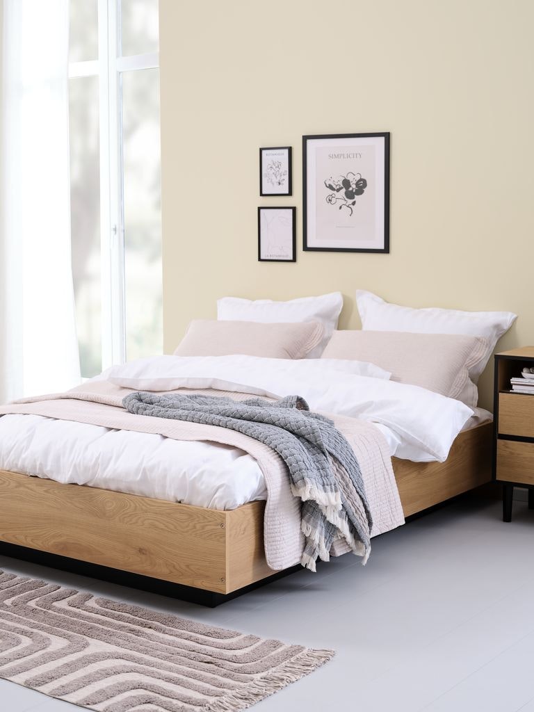 ELLINGE Sängram 180x200 cm med Förvaring – Elegant Ekfärgad Design & Smart Förvaringslösning