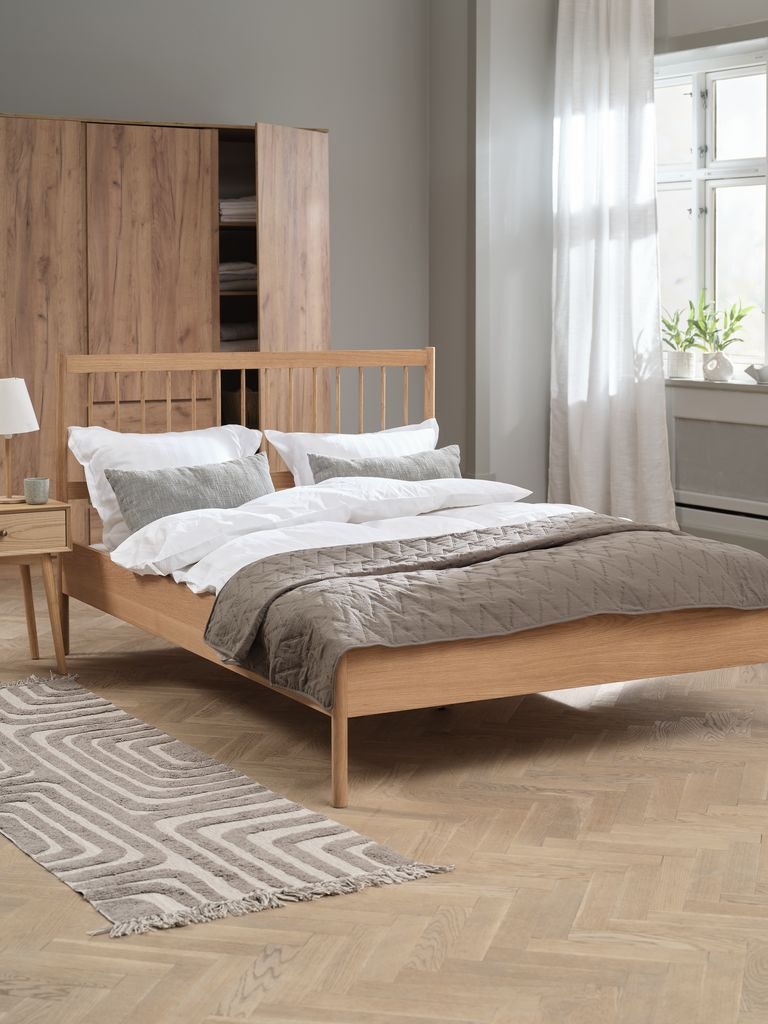 STUBBERUP Sängram 180×200 cm – Ekfärgad & Solid Träram för Tidlös Stil