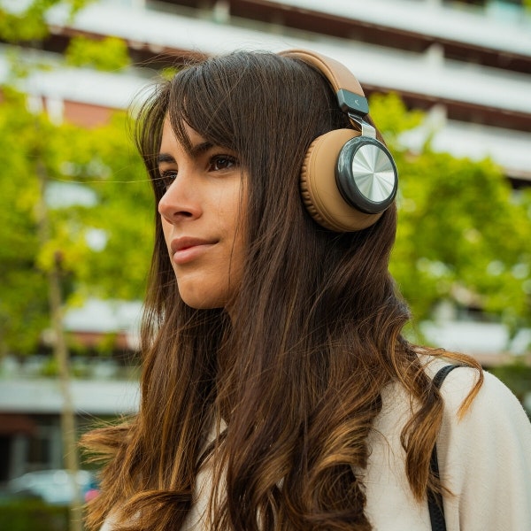 KSIX Retro2 Trådlösa Hörlurar – Brun, Bluetooth 5.3, 400 mAh & 3.5 mm AUX
