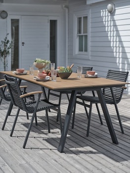 FAUSING Trädgårdsbord 100×220 cm – Naturfärgad elegans för stora sällskap