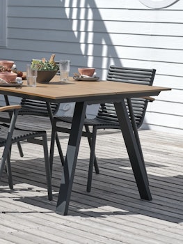 FAUSING Trädgårdsbord 100×220 cm – Naturfärgad elegans för stora sällskap