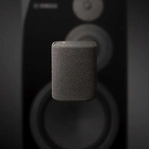 Yamaha Bärbar Bluetooth‑högtalare 10 W – IP67 Vattentät & Stilren i Svart med 12 timmars Batteritid