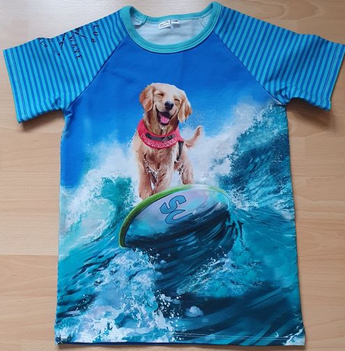 T-shirt, surfande hund