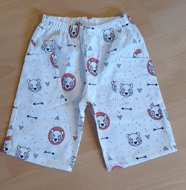 Bilden föreställer shorts i ekologisk bomulls poplin.