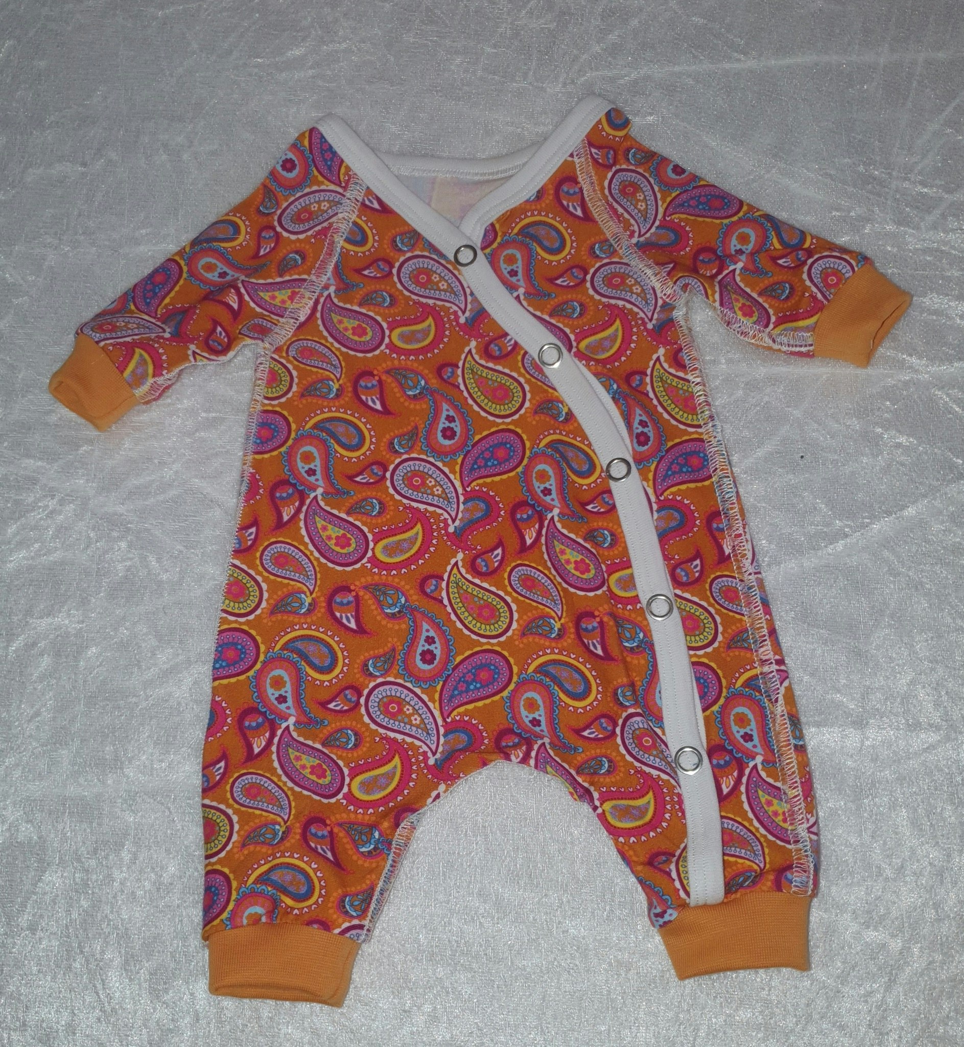 Overall prematura 44 cl med Paisley mönster