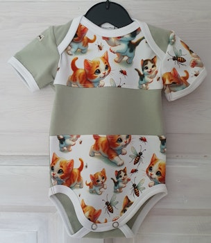 Babybody - Lekande katter "ekologisk"