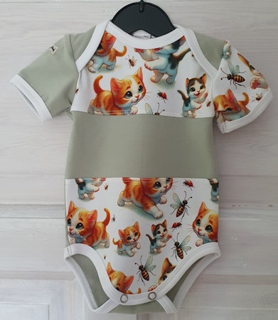 Babybody - Lekande katter "ekologisk"