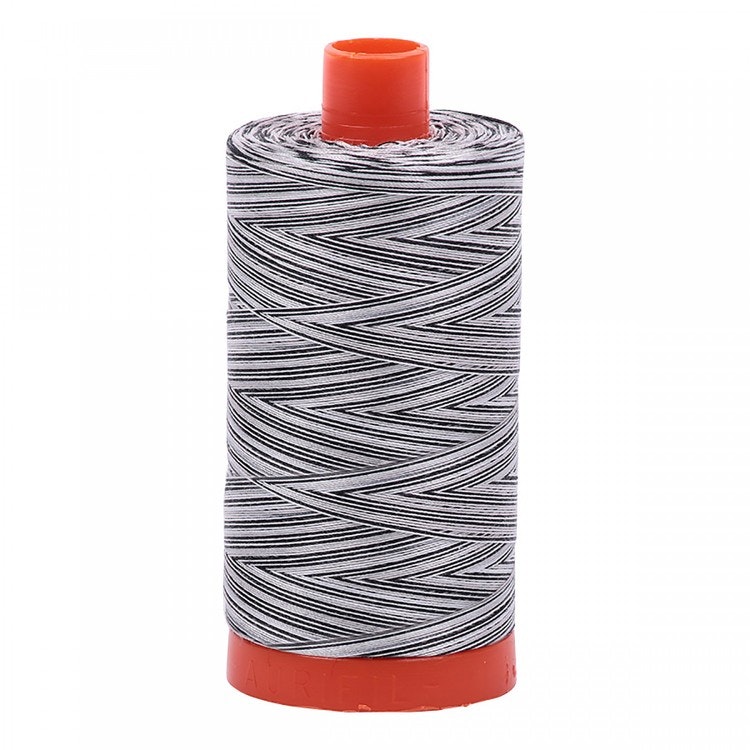 Aurifil - 4652/50 Licorice Twist - flerfarget