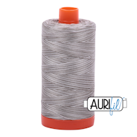 Aurifil - 4670/50 Silver Fox - Flerfarget