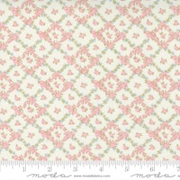 Cottage Linen Closet Faded Line-småblomstret