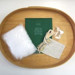 Broderi kit- Katt grønn  med rosa blomster str 8 cm