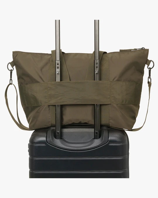 LARGE TONALl NYLON CARRY ON RESVÄSKA GRÖN/TARMAC