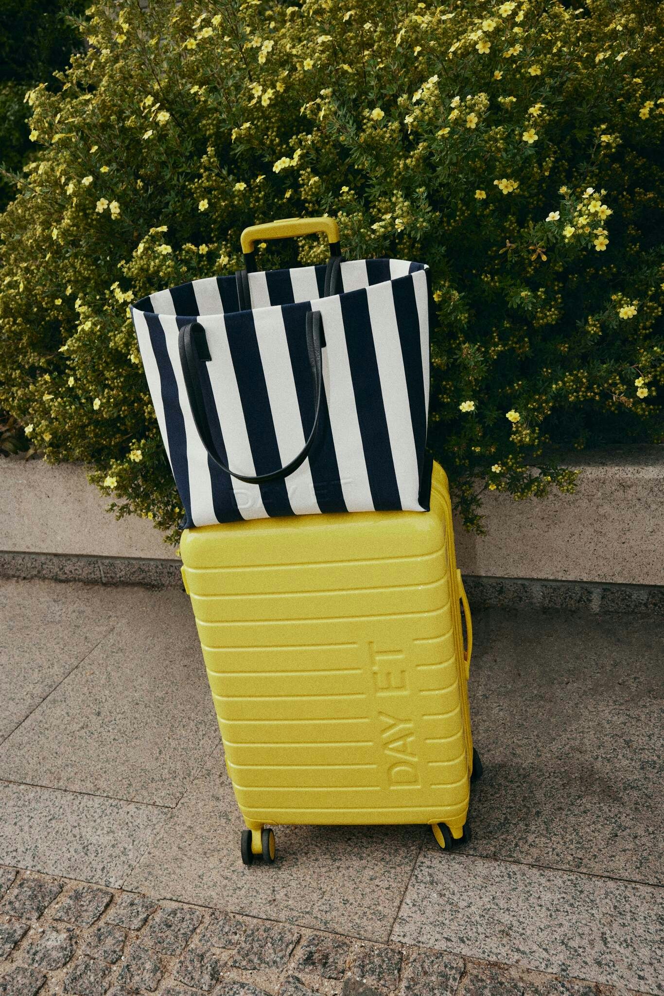LARGE STRIPED AXELREMSVÄSKA