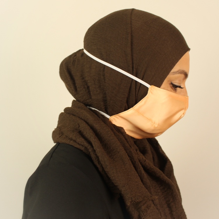 Detta sjalvänliga munskydd är 100% utformat och anpassat för dig som bär hijab.