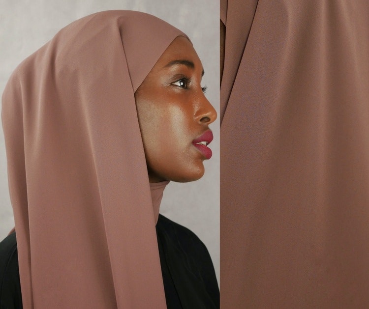 QUEEN HIJAB-  Crepe Chiffong med integrerad undersjal