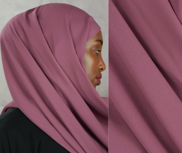 Hijab i Crepe chiffong med insydd undersjal i Jersey. Färg: Carmela som är en lila nyans