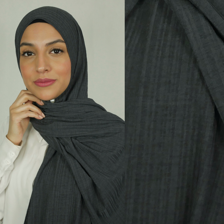 Jersey hijab med en snygg ribbad struktur. Jersey hijab i färgen militär grå