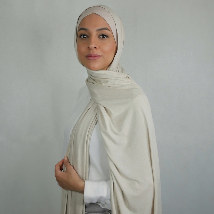 Hijab i Jersey premium. Maxi storlek i färgen strand