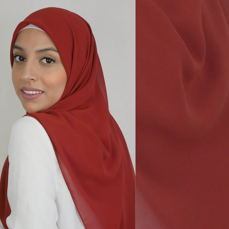 Chiffong hijab i fyrkantig modell i färgen burnt som är en orange-brun nyans