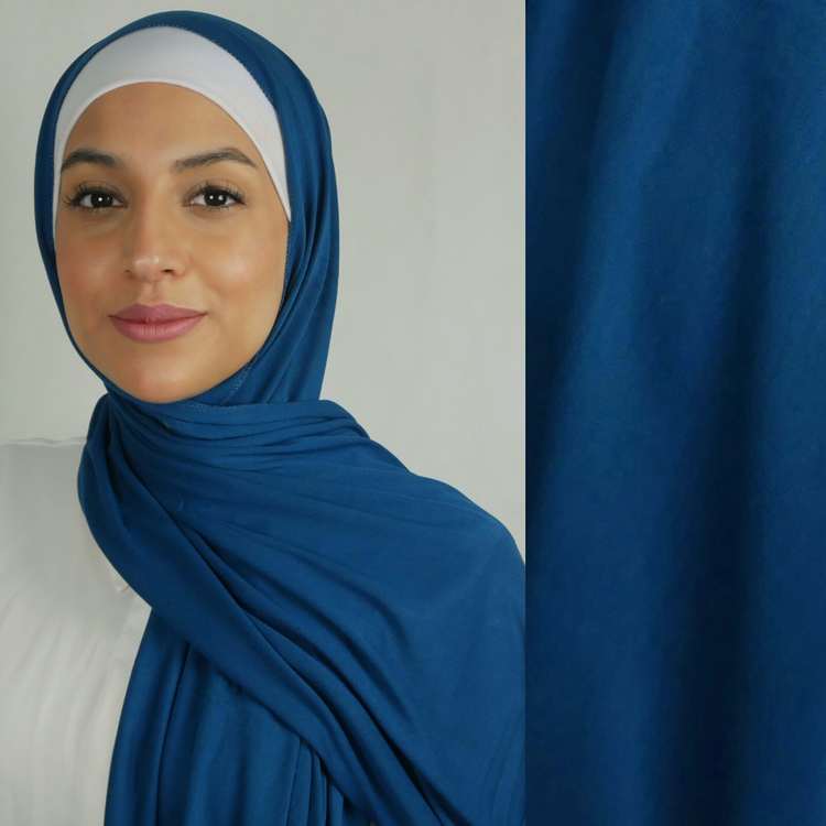 Klassisk hijab i Jersey i tyget viskos. Denna Jesey hijab är i färgen teal som är en blå nyans