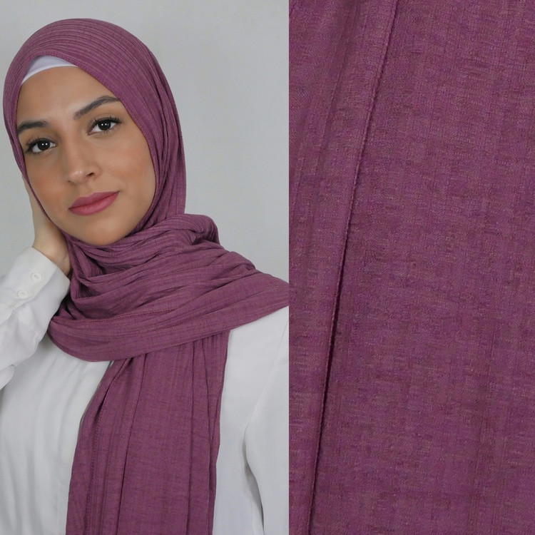 Jersey hijab med en snygg ribbad struktur. Jersey hijab i färgen lila