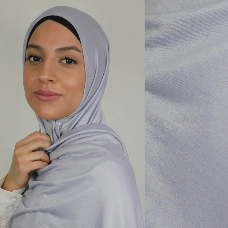 Klassisk hijab i Jersey i tyget viskos. Denna Jesey hijab är i färgen grå
