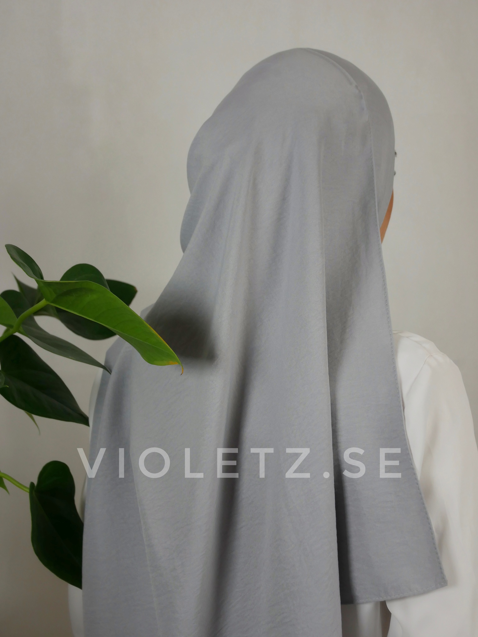 Ekologisk hijab i färgen Grå. 100% bomull