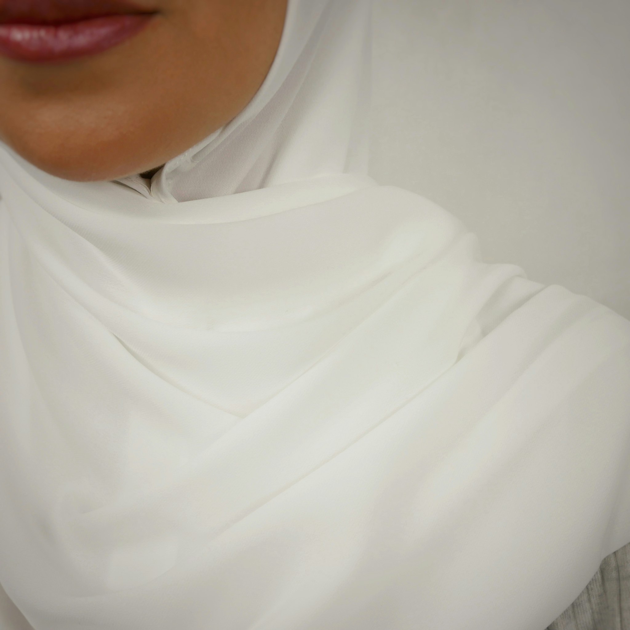 HIJAB MED MAGNET - Silk Chiffong - off-white