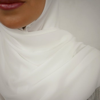 HIJAB MED MAGNET - Silk Chiffong - off-white