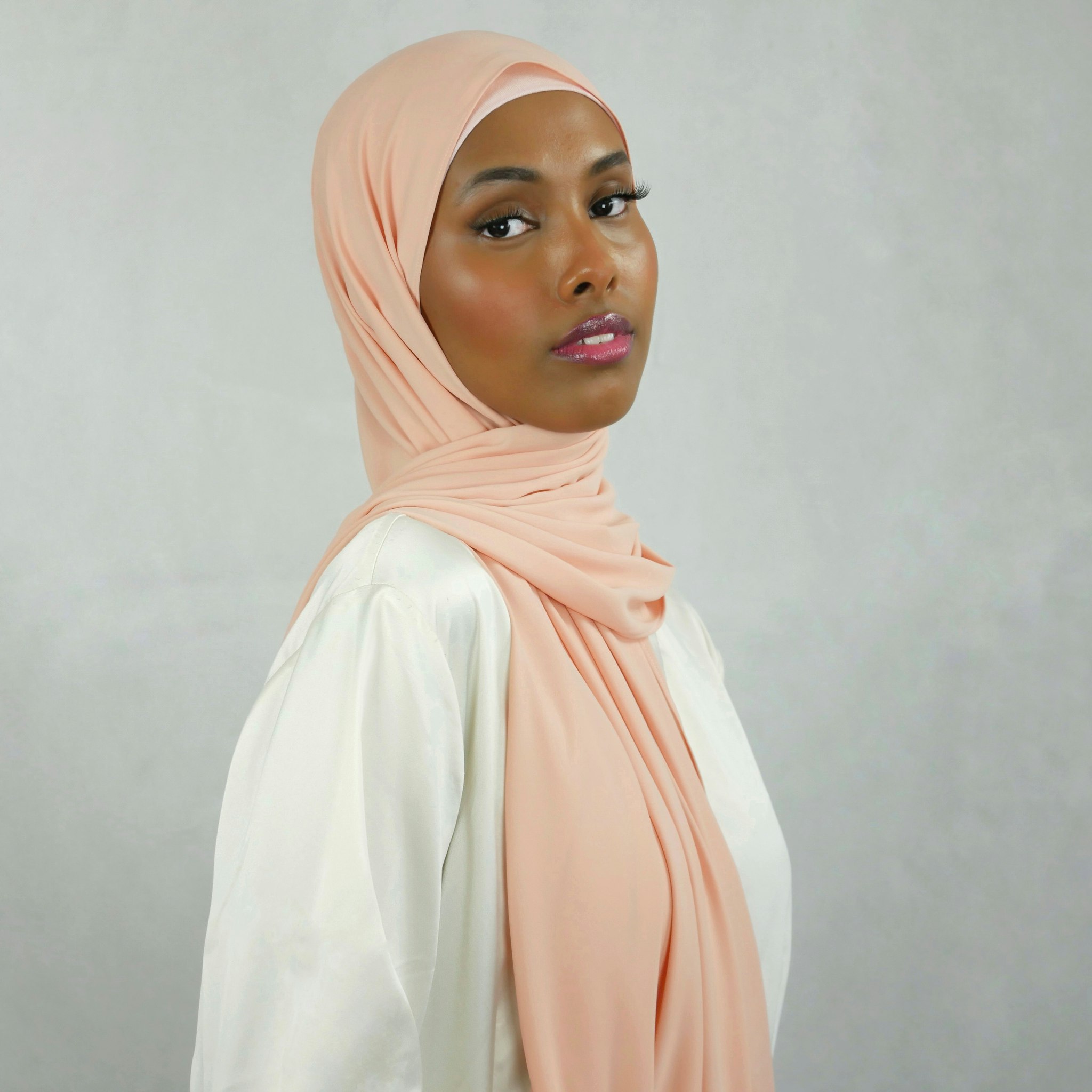 HIJAB MED MAGNET - Silk Chiffong - peach