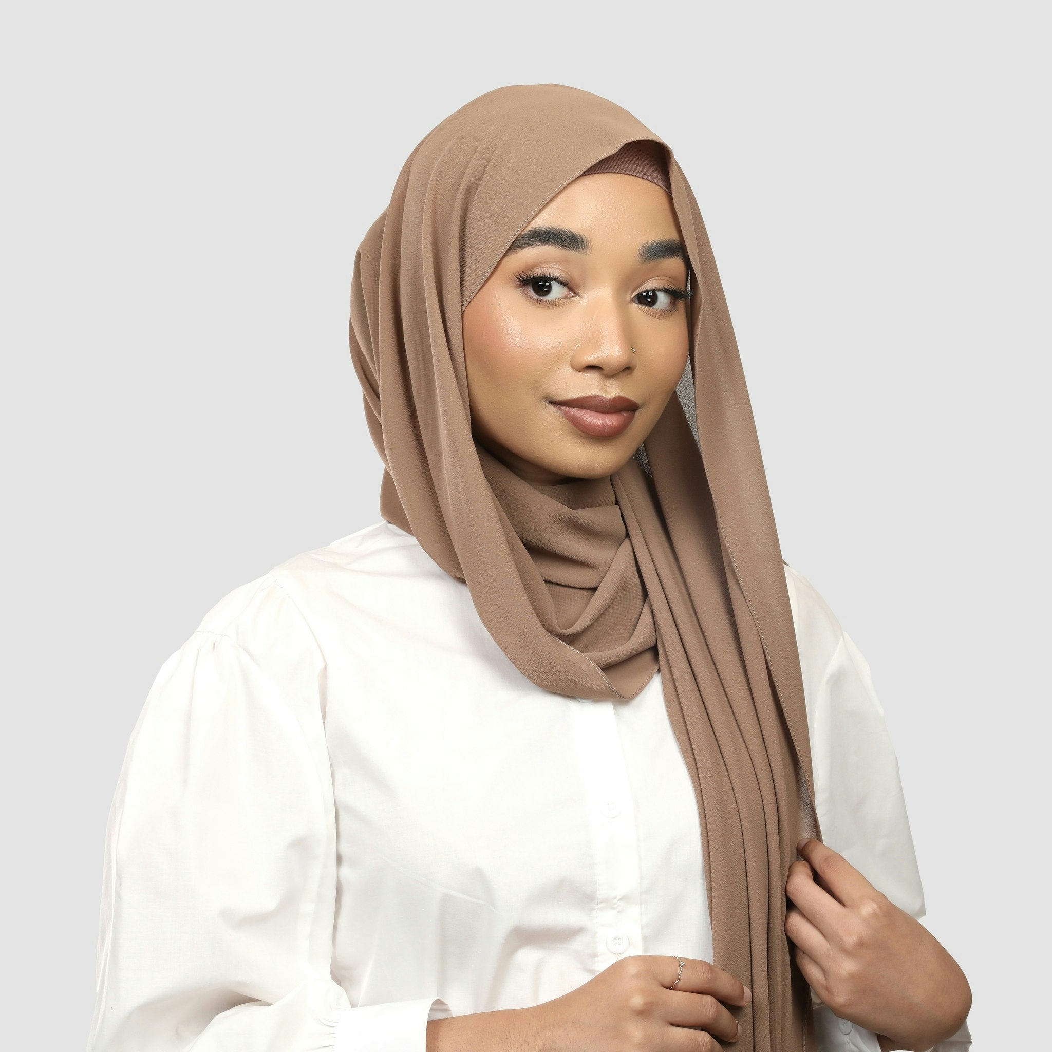 Tiara- hijab med insydd undersjal- Almond-varm