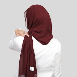 Tiara- hijab med insydd undersjal: bordeaux
