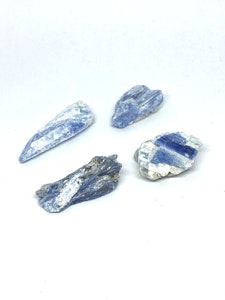 Kyanit - 1 Rå sten - 10-11 gram - Vi väljer sten