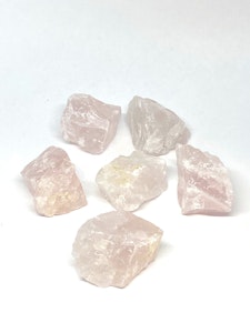 Rosenkvarts - 1 rå sten - 27-30 gram - Vi väljer sten