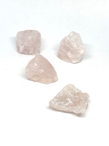 Rosenkvarts - 1 rå sten - 21-25 gram - Vi väljer sten