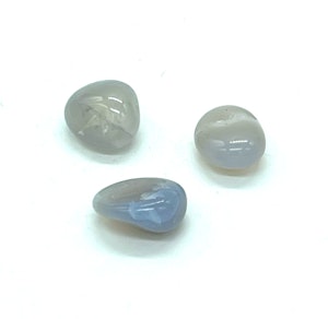 Blå Kalcedon - 1 Trumlad sten - Kvalitet B - 10-13 gram - Vi väljer sten