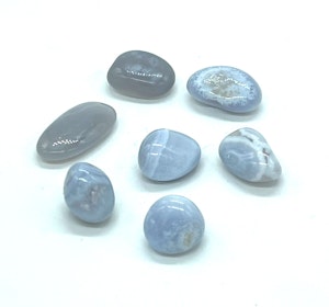 Blå Kalcedon - 1 Trumlad sten - Kvalitet B - 14-16 gram - Vi väljer sten