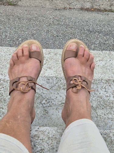 Handgjorda skinnsandaler med gummisula st 37