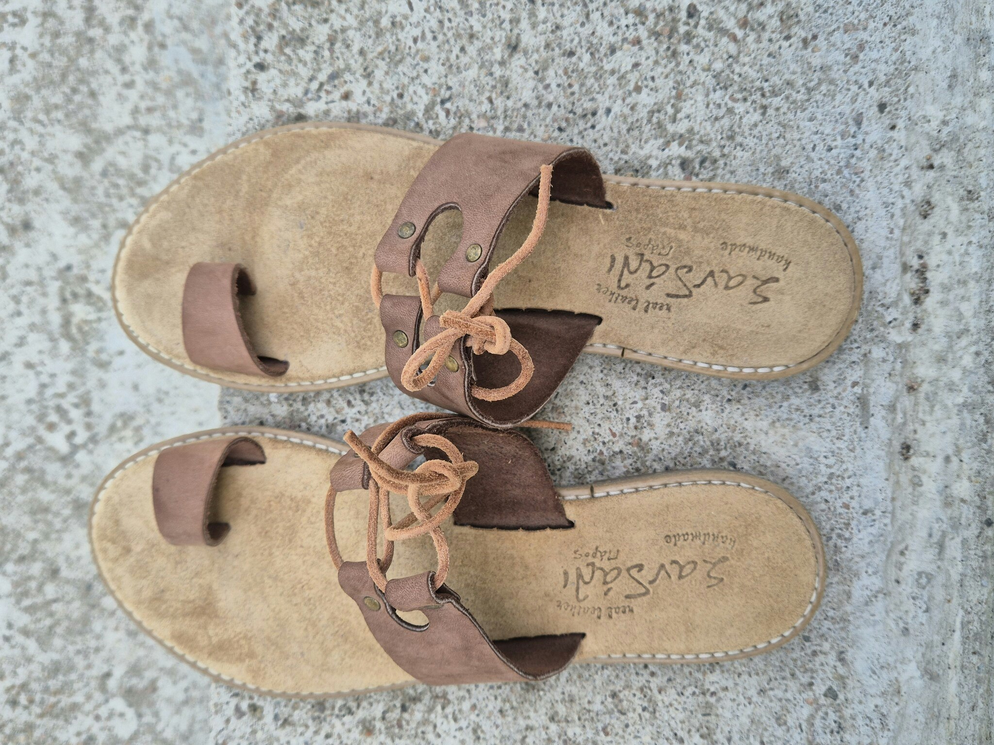 Handgjorda skinnsandaler med gummisula st 37
