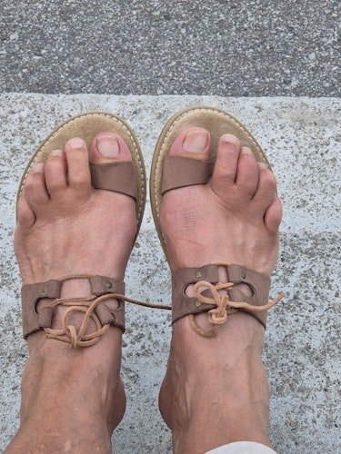 Handgjorda skinnsandaler med gummisula st 39