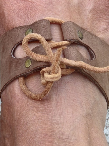 Handgjorda skinnsandaler med gummisula st 41