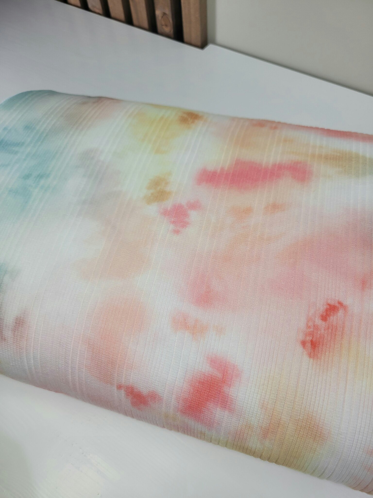 Pastel tiedye uregelmessig ribbjersey