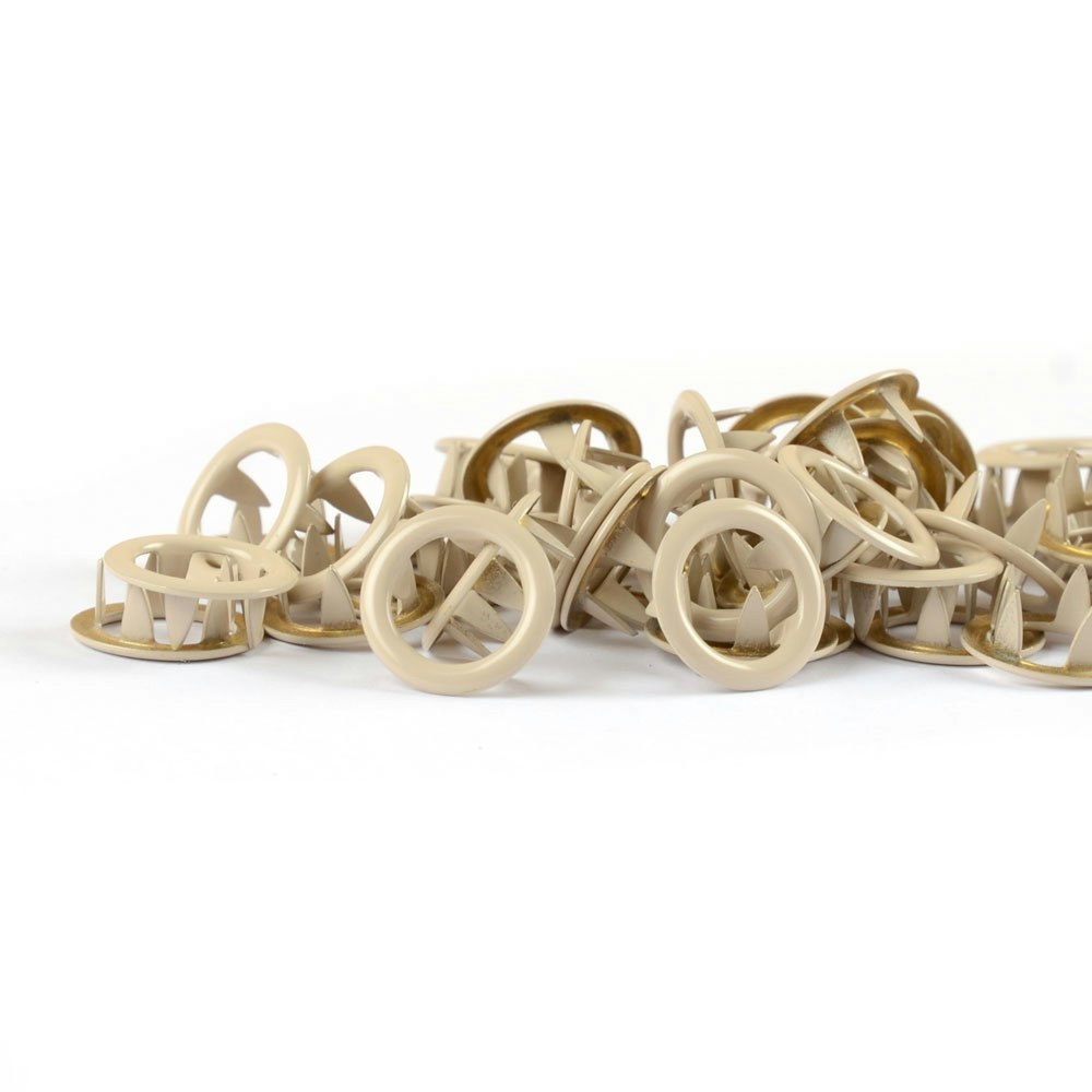 Soft beige metalltrykknapp Tygdrømmar - 10 stk
