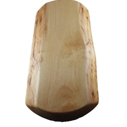 Björkskärbräda med naturliga kanter och svängda kortsidor 36x20 cm