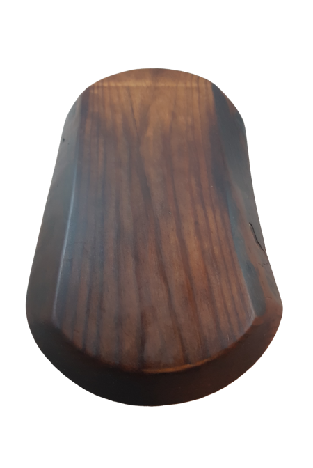 Ugnsbakad skärbräda med naturliga kanter 44x21 cm