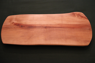 Unik björkskärbräda med svängda kortsidor 44x16 cm
