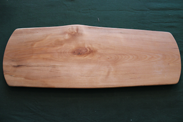 Naturligt vackert serveringsfat i björk 42x14 cm