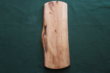 Naturligt handgjort serveringsfat av björk 40x14 cm